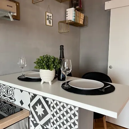 Maroon - Savrsen Pogled I Miran Odmor Apartamento Lovran