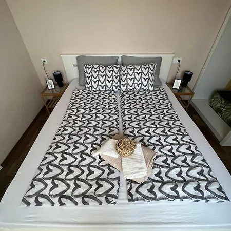 Maroon - Savrsen Pogled I Miran Odmor 아파트