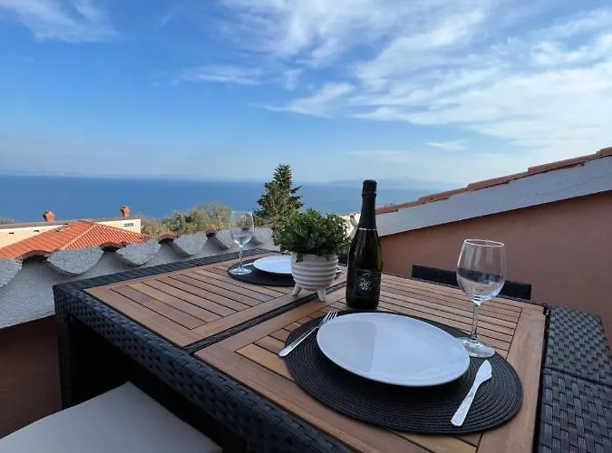 Maroon - Savrsen Pogled I Miran Odmor Apartmán Lovran